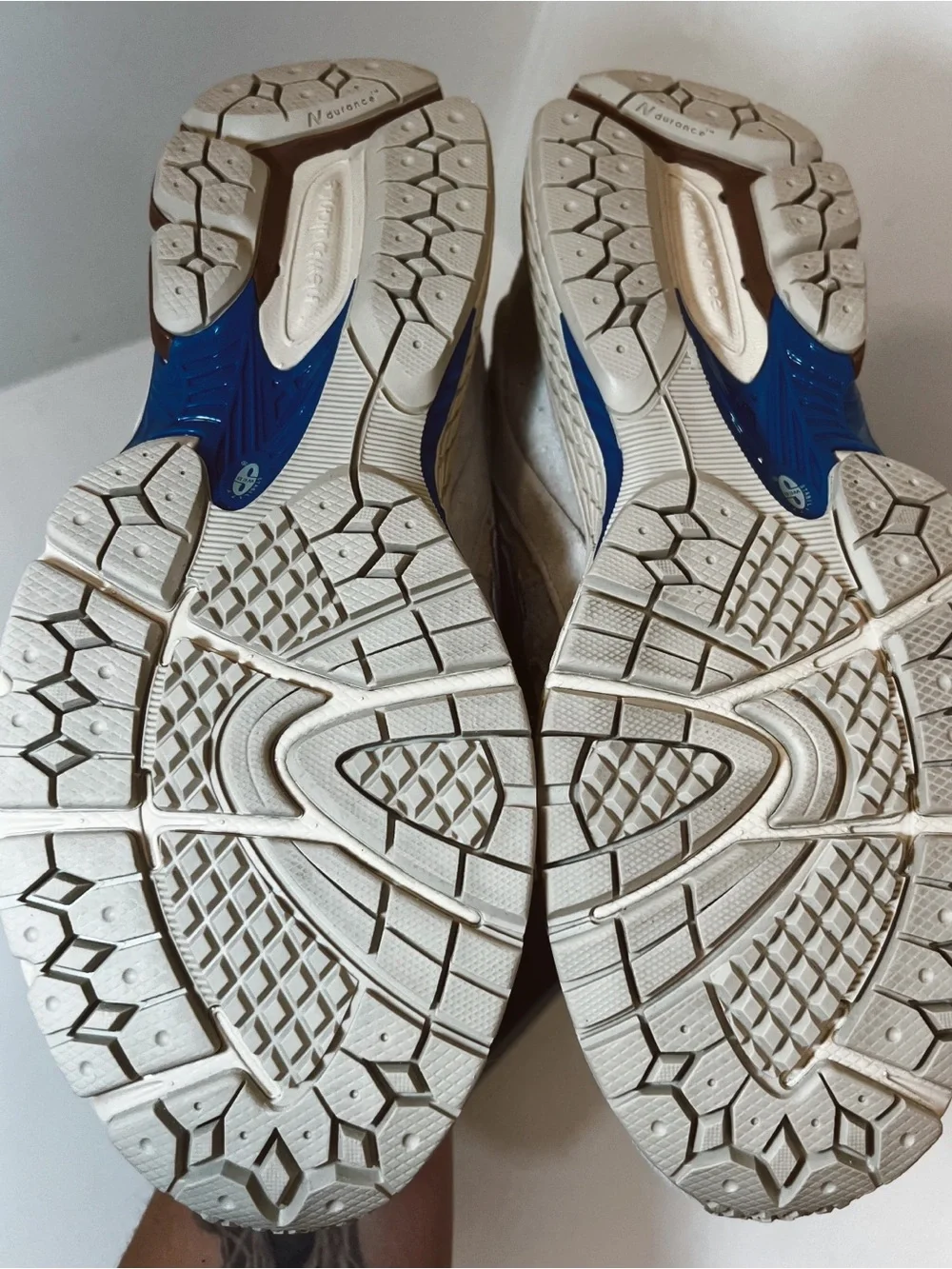 New in Box New Balance Unisex 2002R Sneakers - Picture 10 of 10